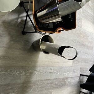 2 champagne, ice buckets